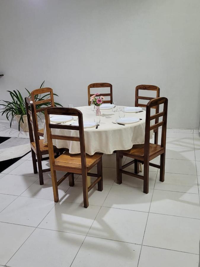 Sobrado 6 Amplo E Confortavel Em Condominio Corumbá Eksteriør bilde
